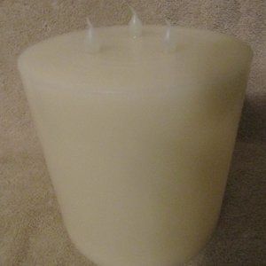 3 WICK LED FLAMES VANILLA SCENTED FLAME LESS BATTERY OPERATED CANDLE BRAND NEW